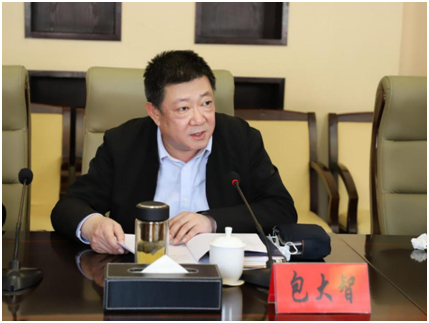 赤城县副县长包大智介绍情况.